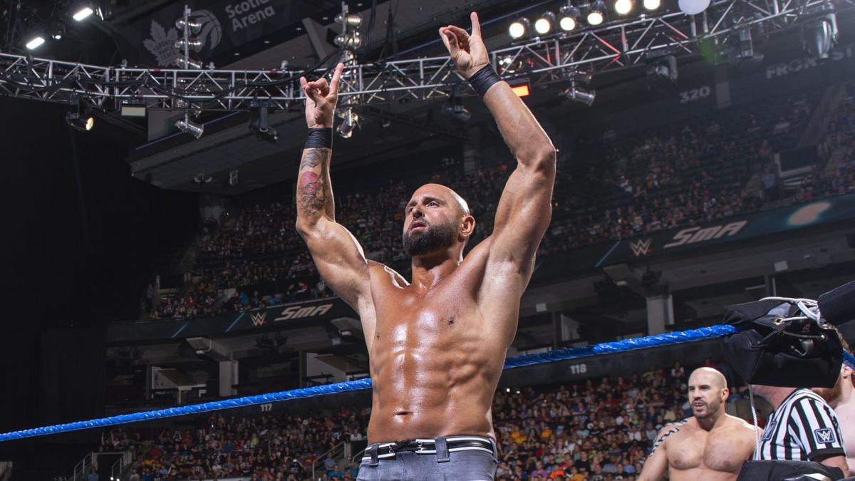 Karl Anderson’s sons join him for impromptu backyard workout