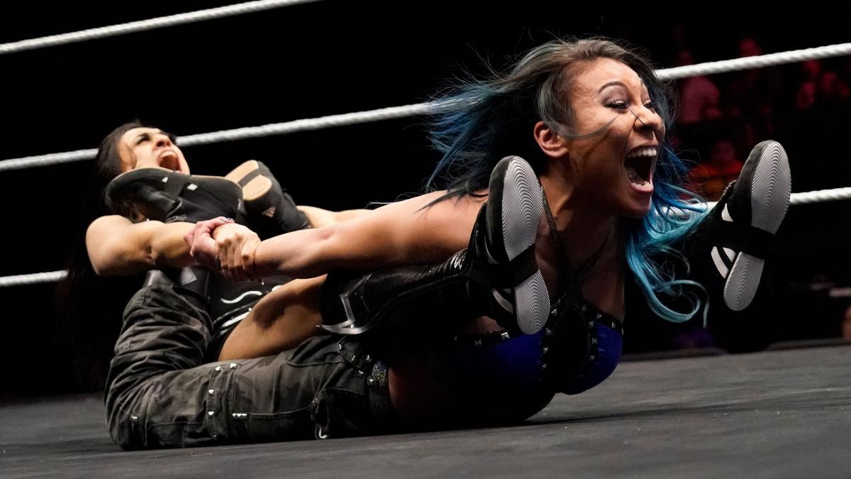 Jinny def. Mia Yim