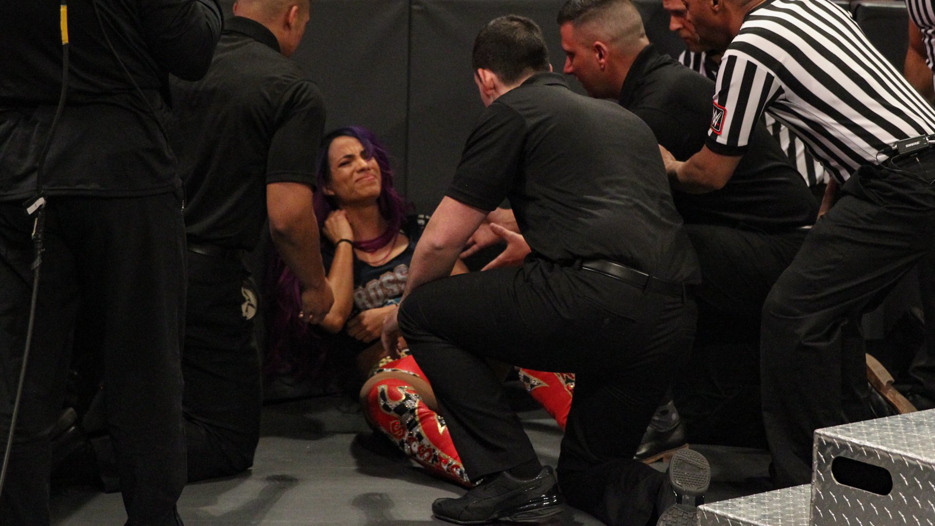 Sasha Banks re-aggravates shoulder injury