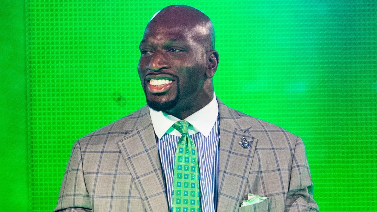 Titus O’Neil steps out with Yolanda Adams at the 2019 Stellar Awards