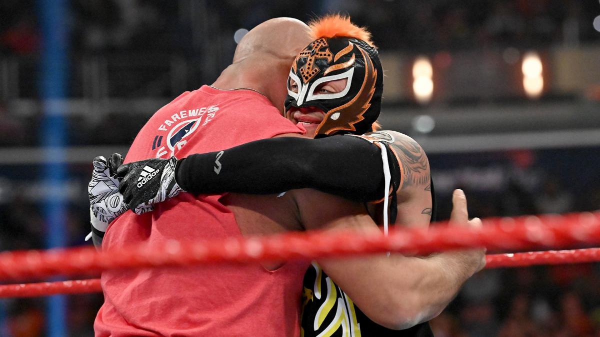 Rey Mysterio suffers ankle injury