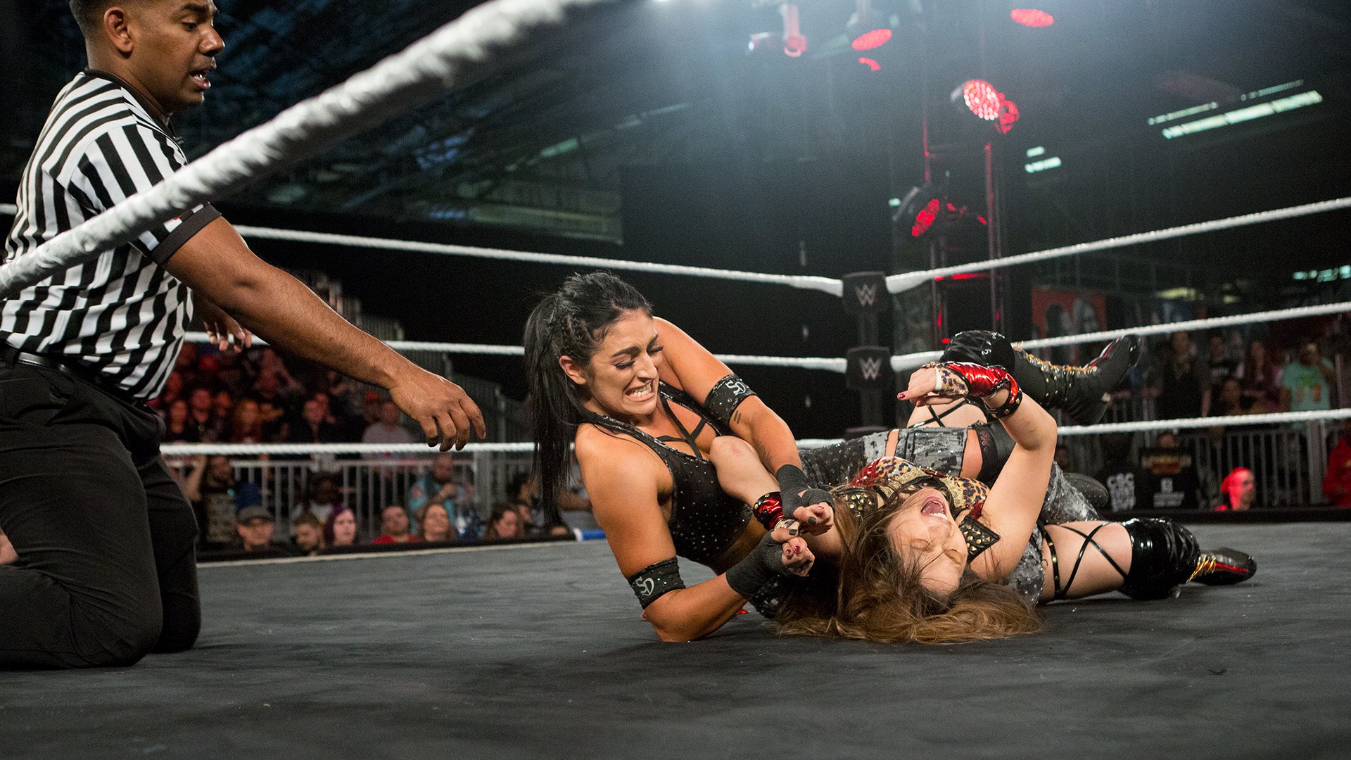 Sonya Deville def. Io Shirai