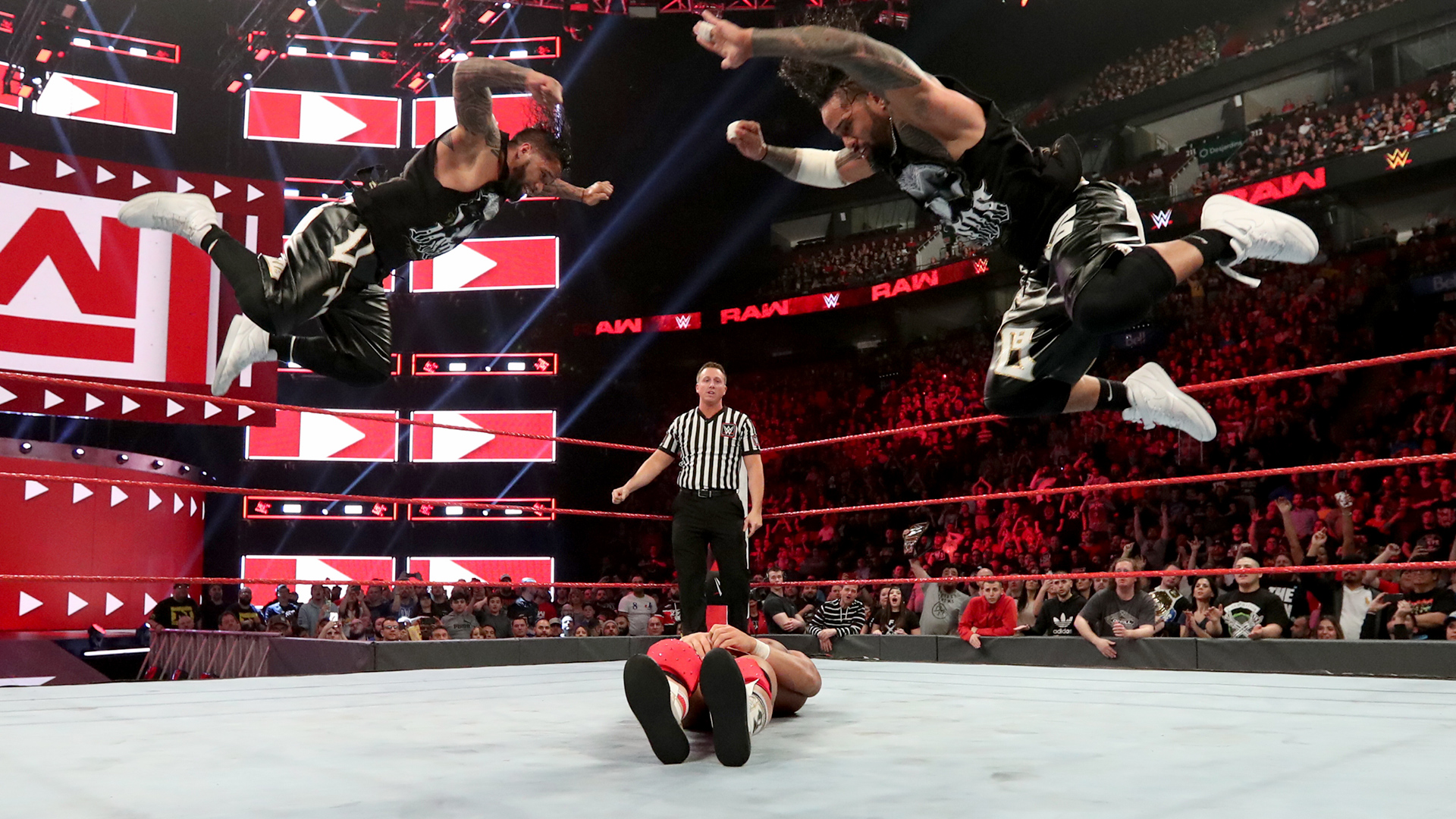 The Usos def. Bobby Roode & Chad Gable