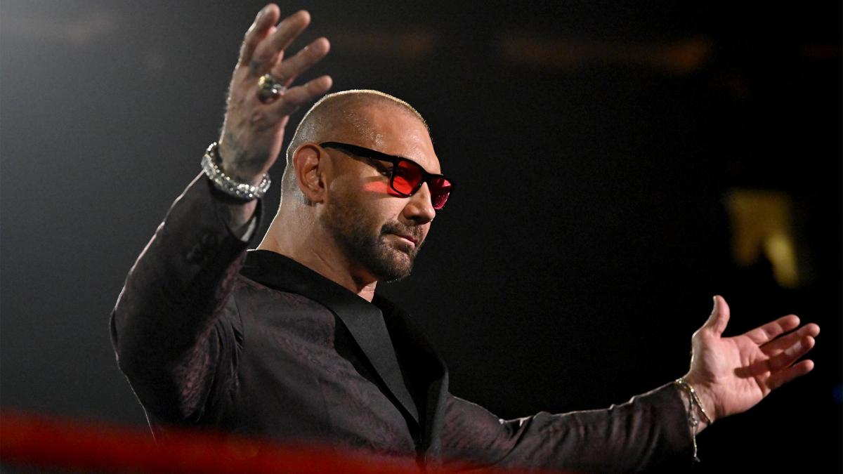 This week in WWE GIFs: Batista’s short and sweet message for Triple H