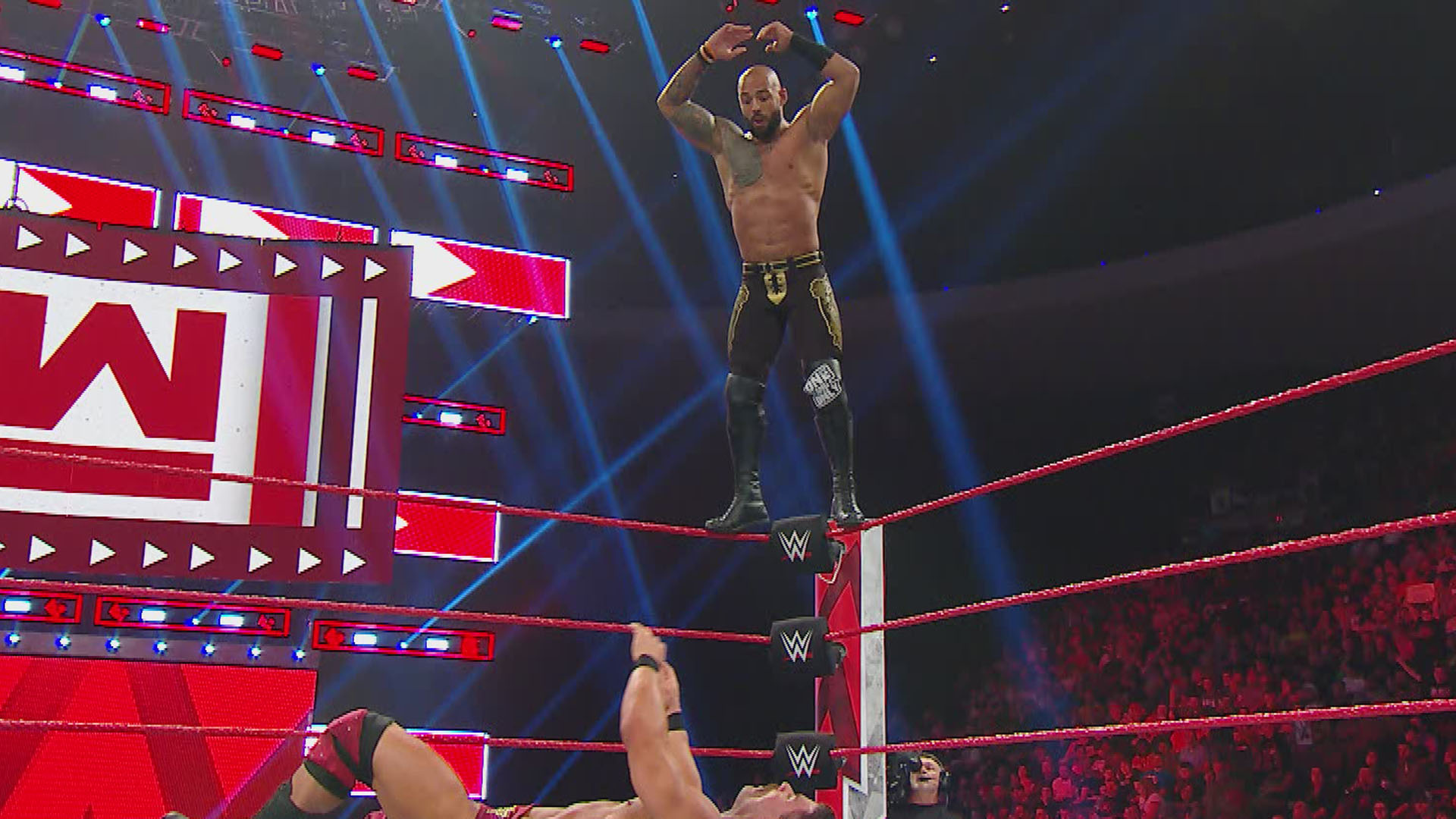 Ricochet def. Robert Roode to defend his place in the Men’s Money in the Bank Ladder Match