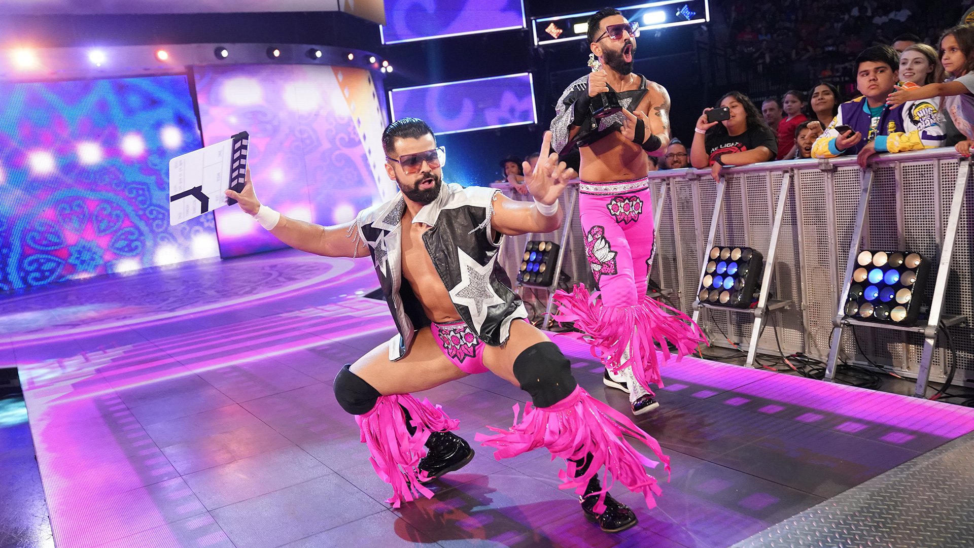 The Singh Brothers def. Dos Locales