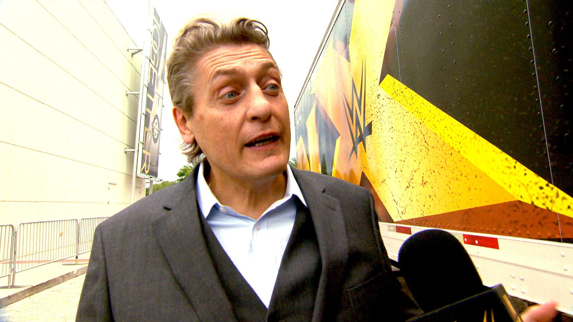 William Regal announced that SmackDown LIVE’s Apollo Crews will face Kushida next week