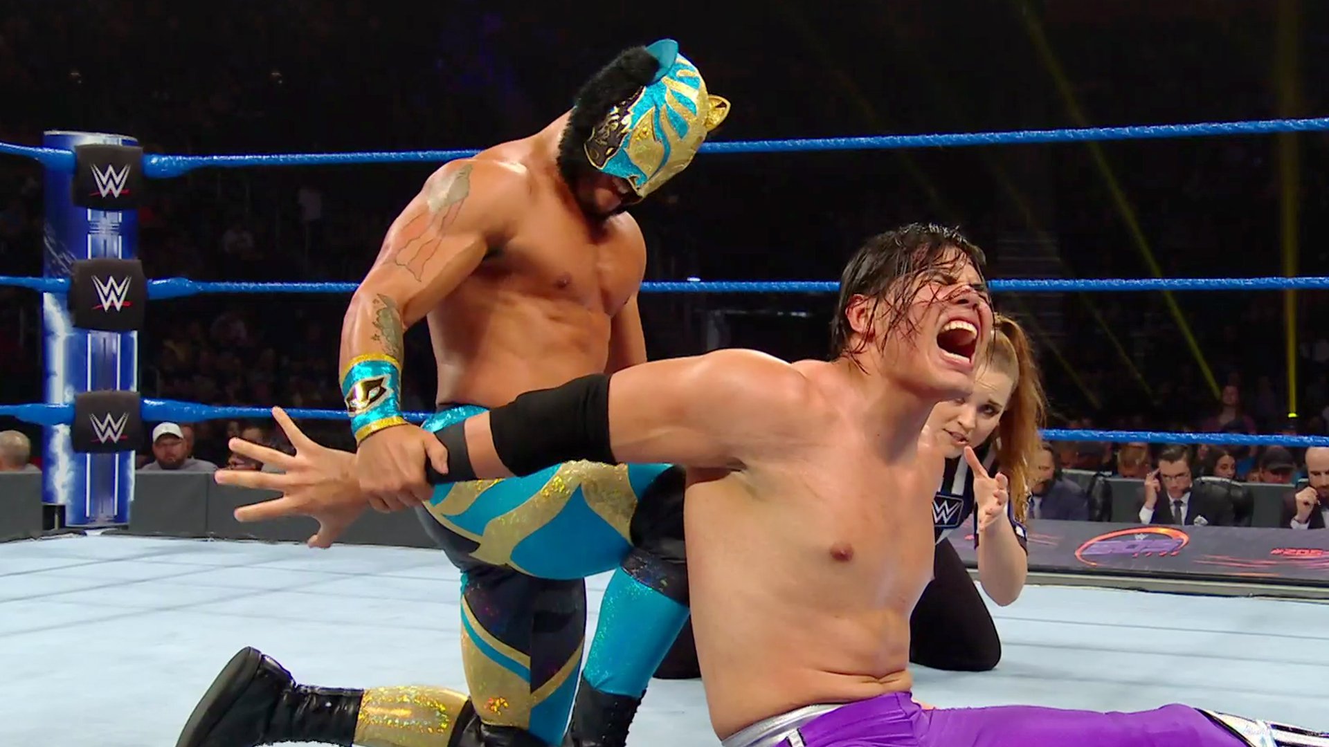 Humberto Carrillo vs. Lince Dorado ended in a double count-out