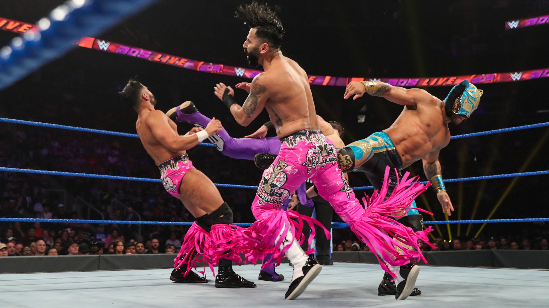 Kalisto, Lince Dorado & Humberto Carrillo def. Ariya Daivari & The Singh Brothers