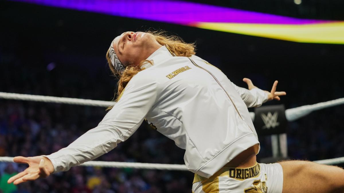 Matt Riddle unbelievably lays out Tampa Bay Rays’ mascot during game