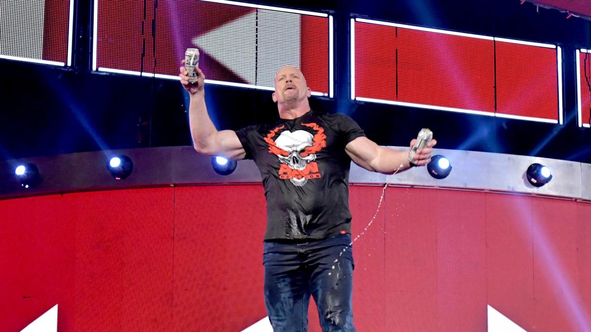 “Stone Cold” Steve Austin takes over Cleveland Browns training camp