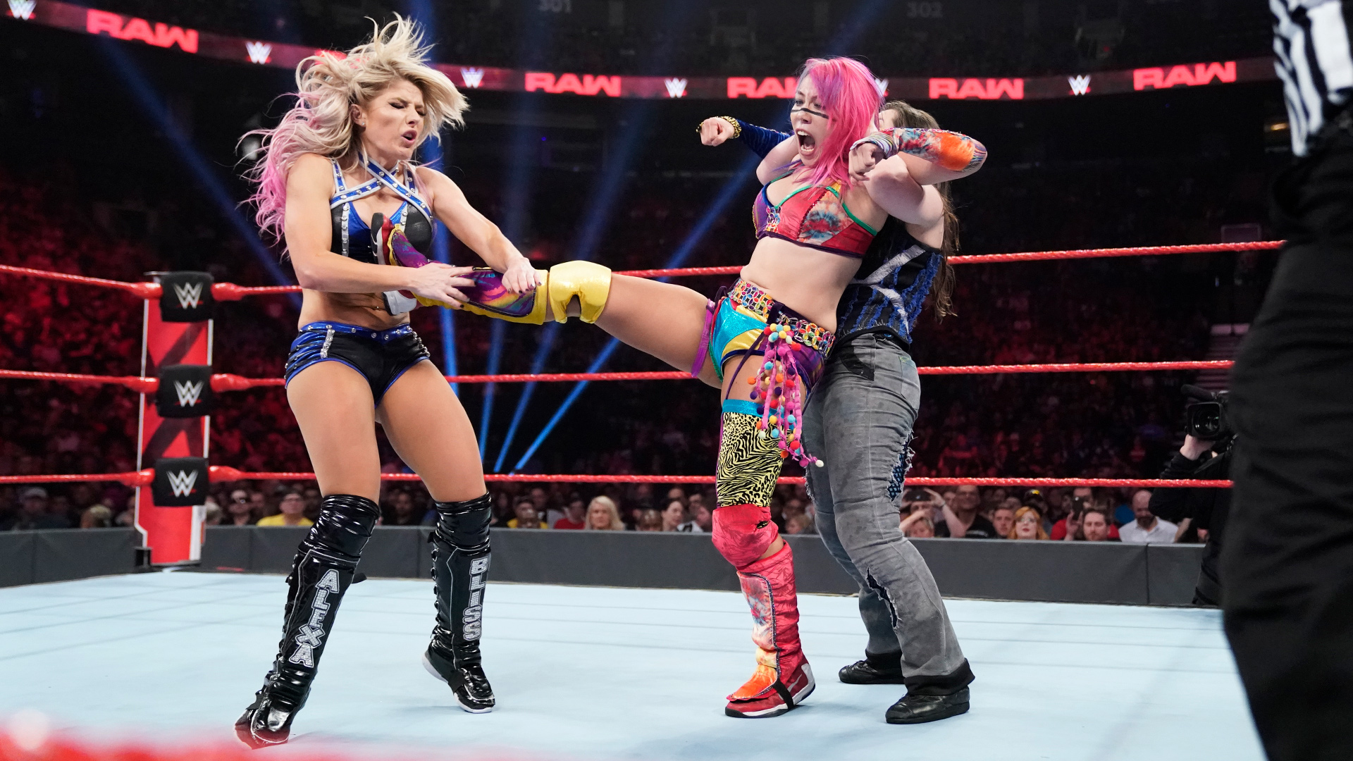 WWE Women’s Tag Team Champions Alexa Bliss & Nikki Cross def. The Kabuki Warriors