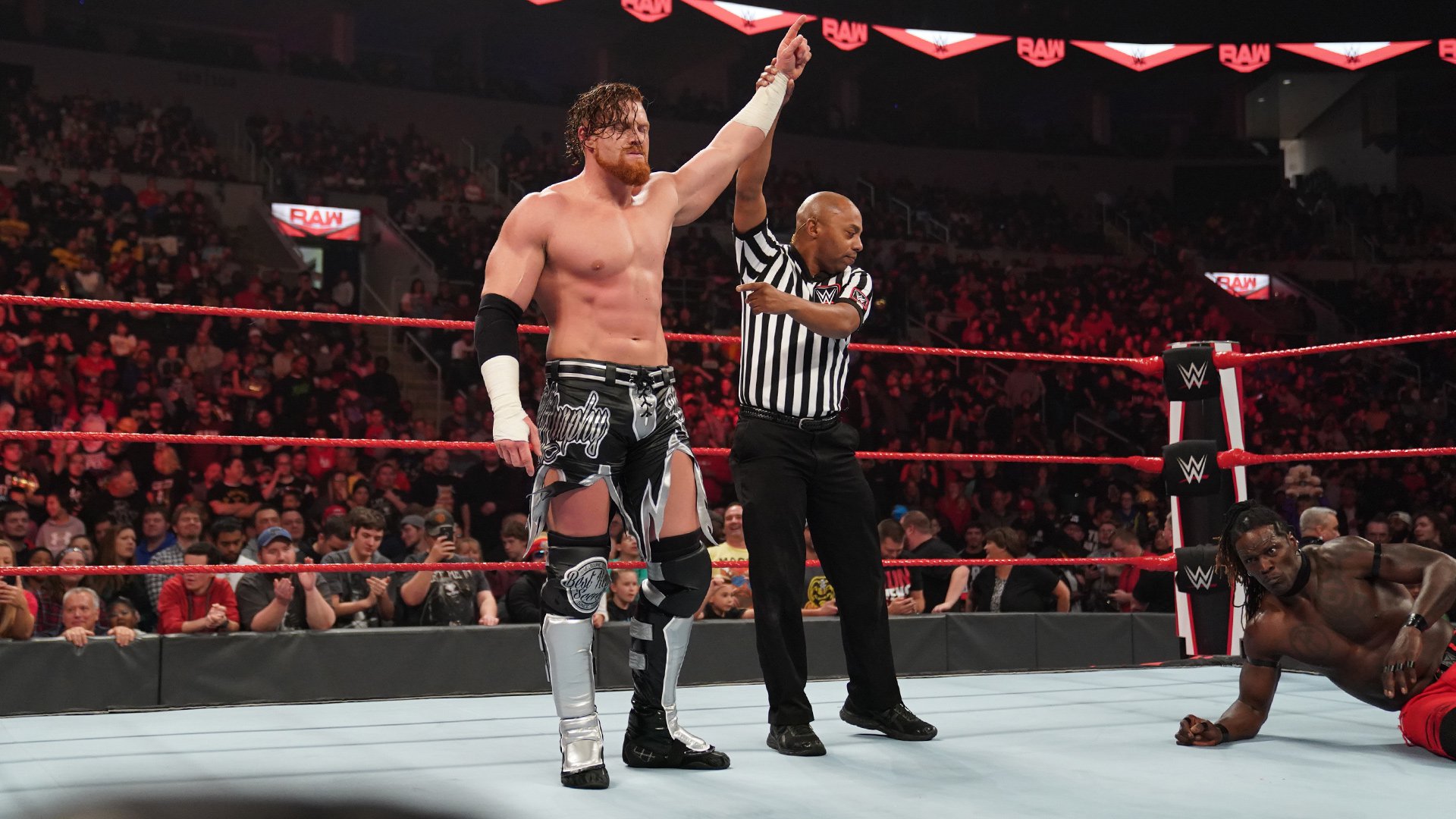 Buddy Murphy def. R-Truth