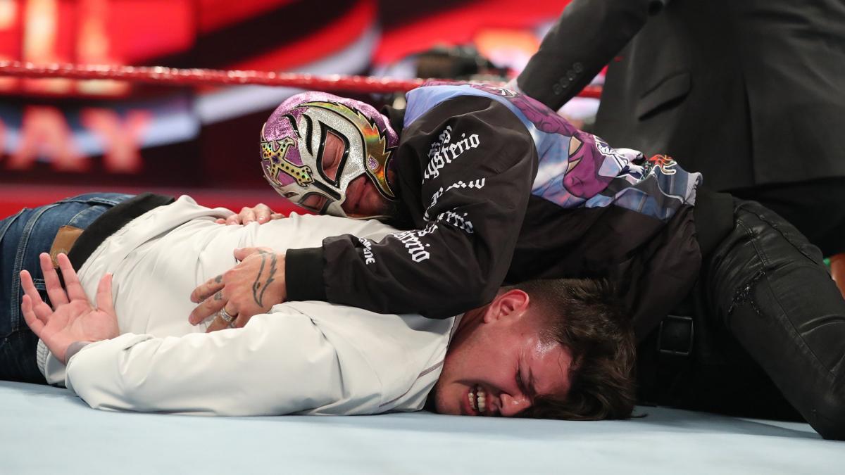 Injury status update on Rey and Dominik Mysterio