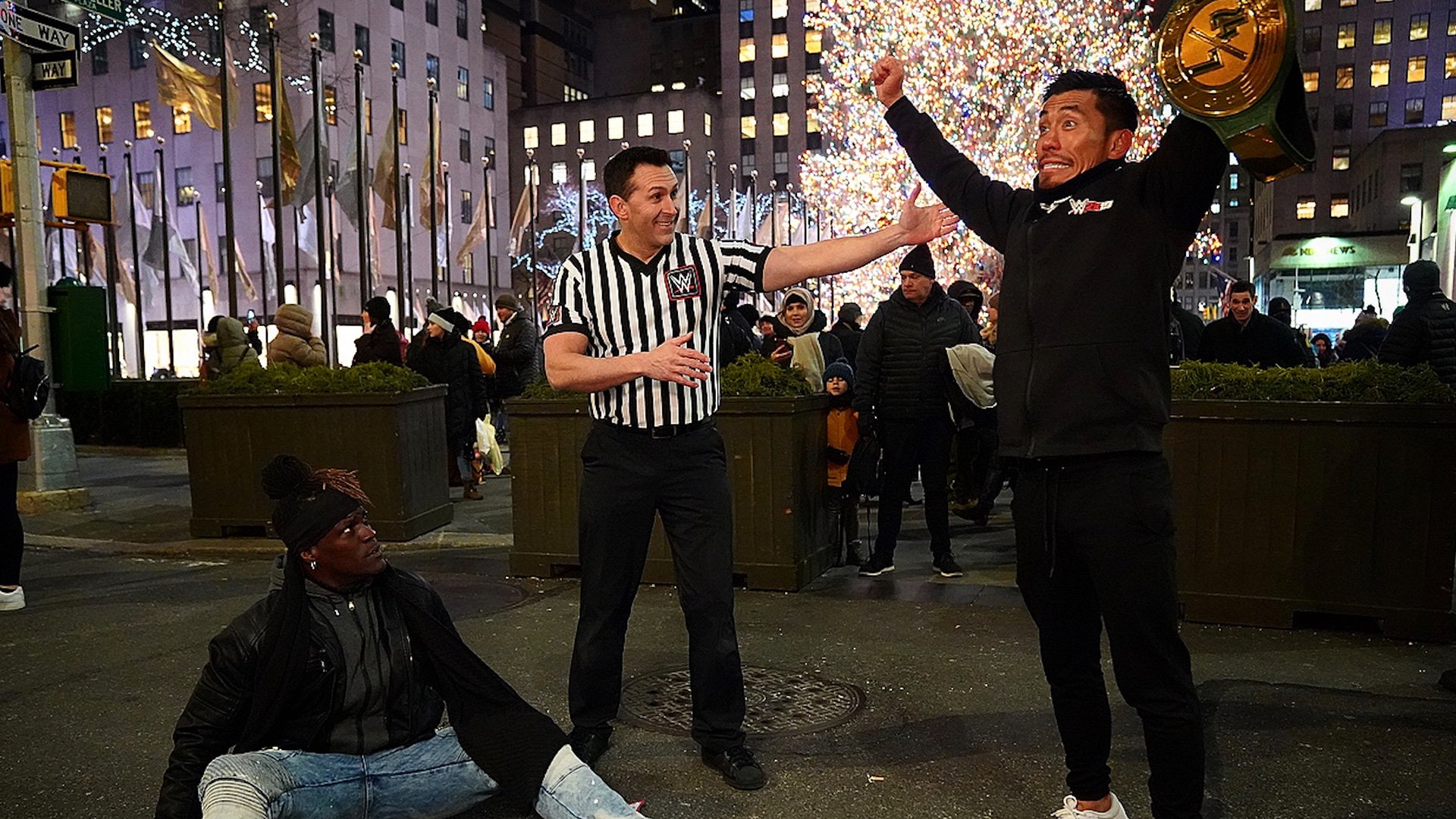 Akira Tozawa and R-Truth chased each other around New York City in pursuit of the 24/7 Championship