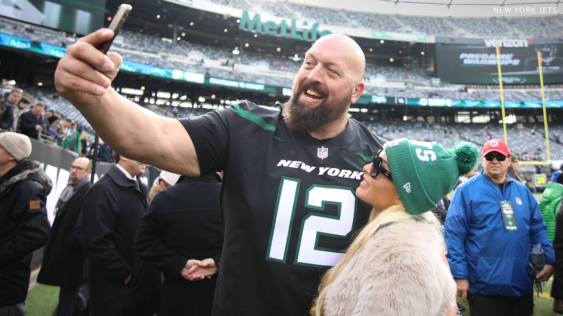 Big Show, Mandy Rose and Mick Foley celebrate Kids Day with the New York Jets