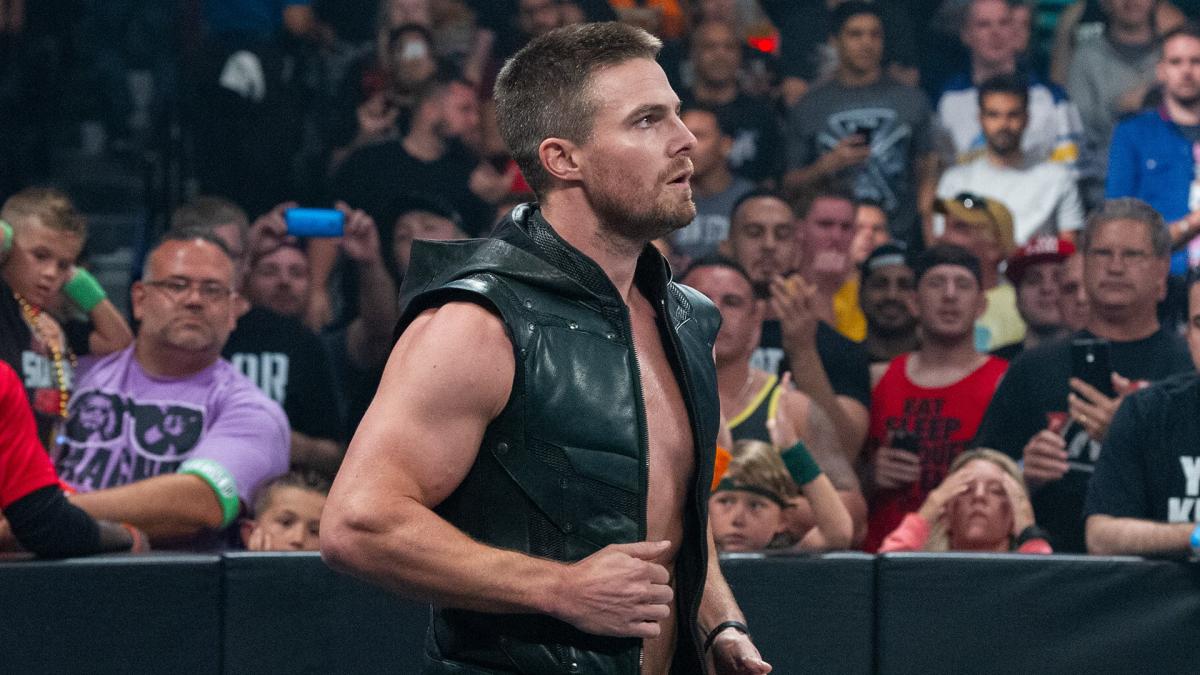 Stephen Amell to appear on WWE Backstage this Tuesday night