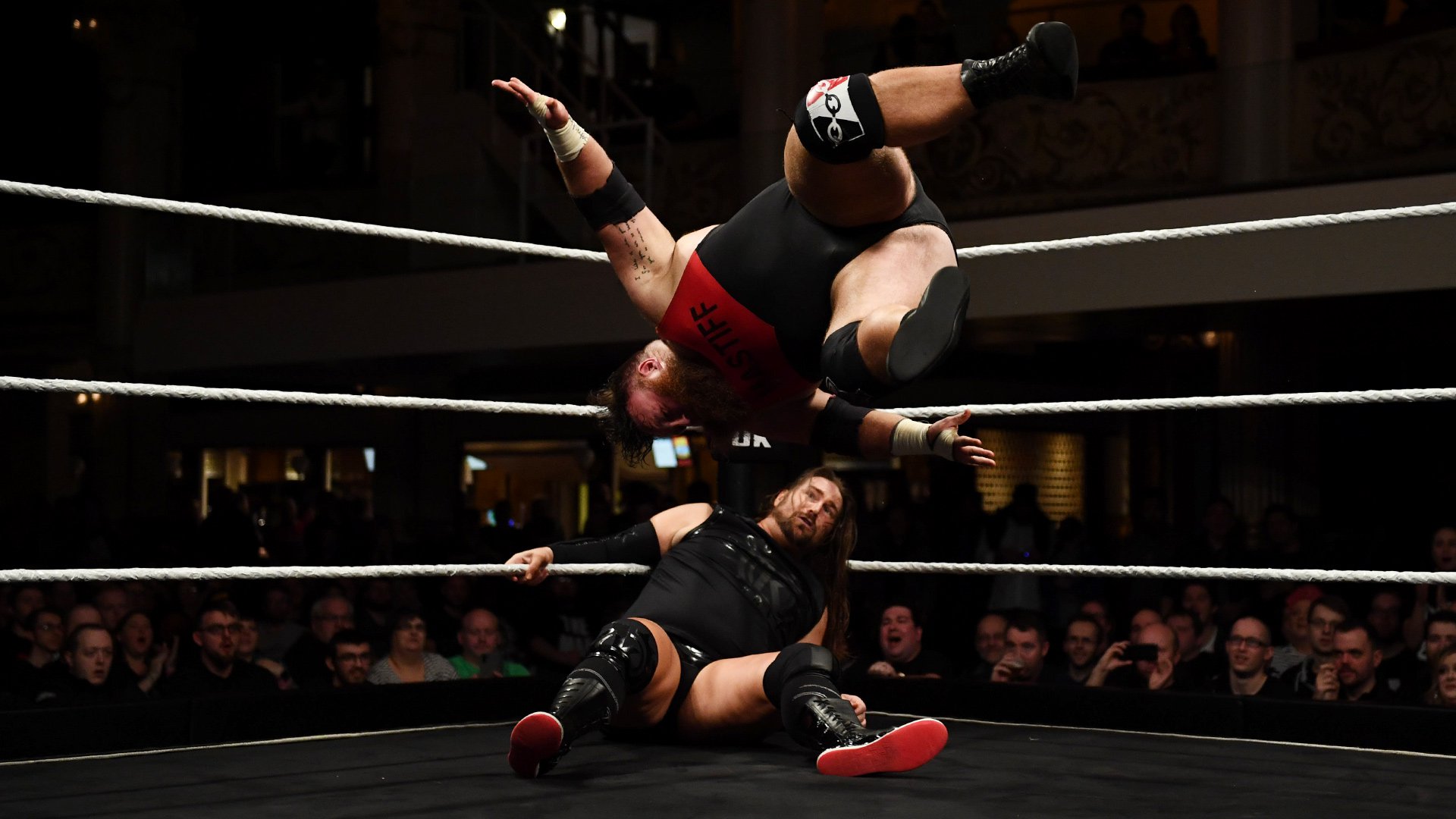 Dave Mastiff def. Kassius Ohno