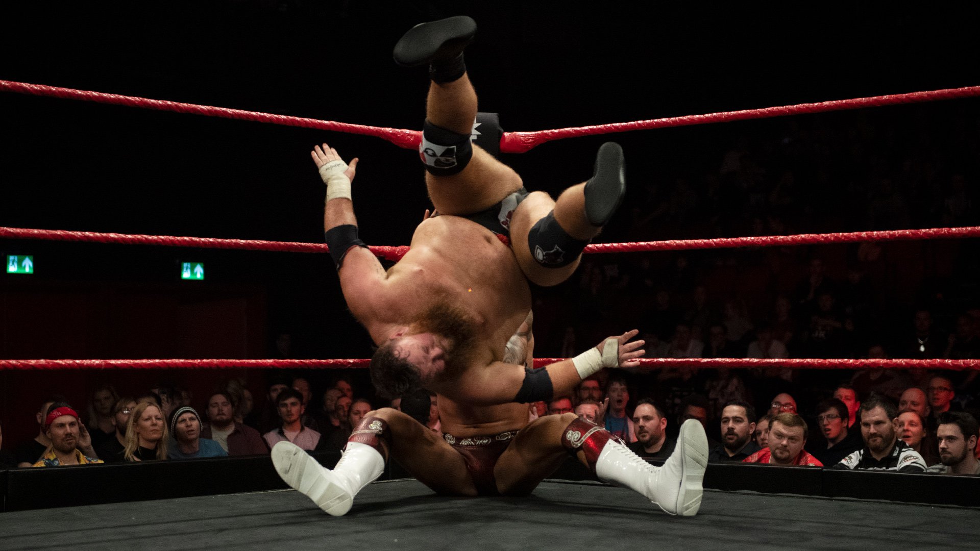 Dave Mastiff def. Kona Reeves