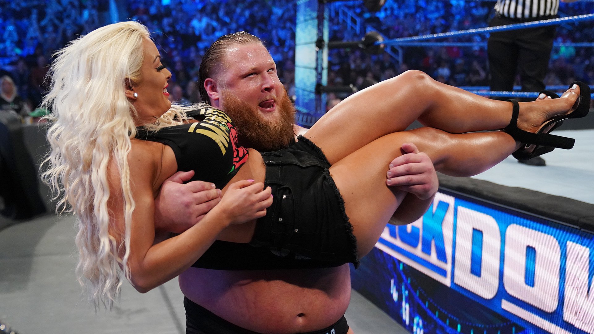 This week in WWE GIFs: Love is in the air and more