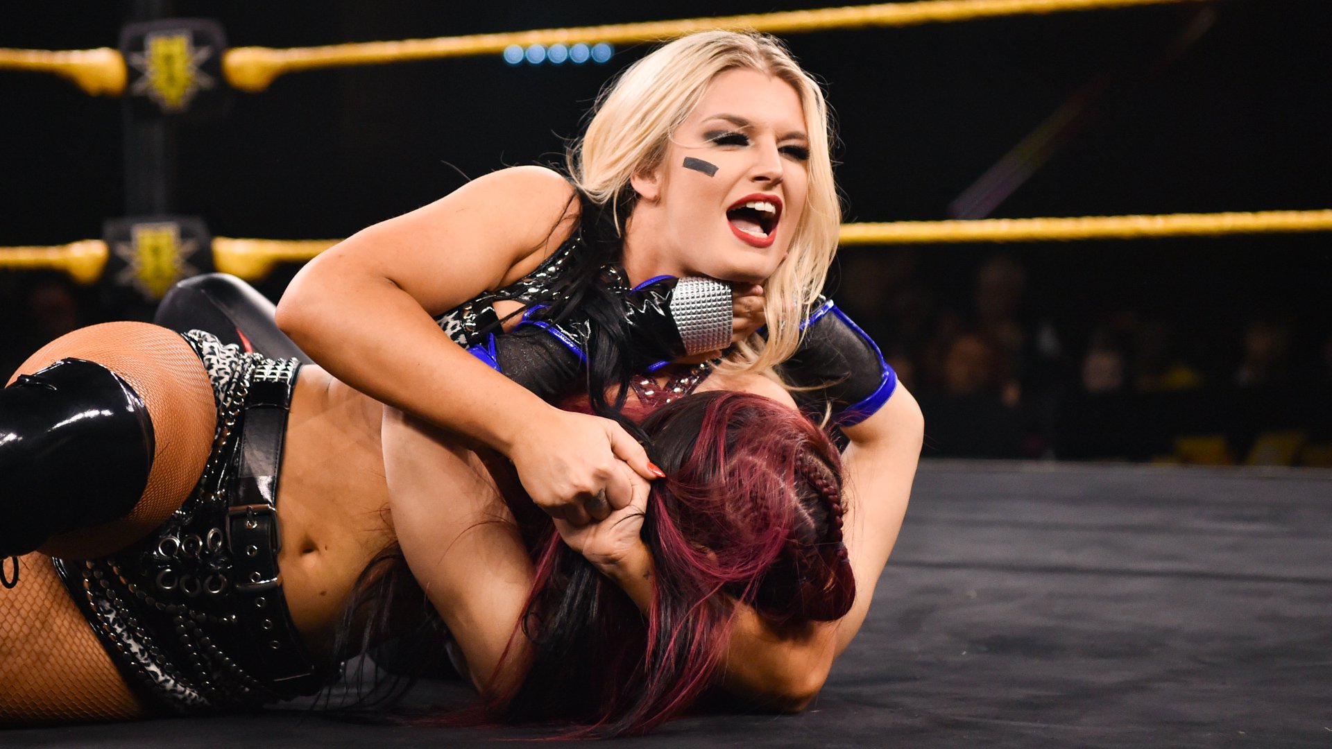 Toni Storm def. Io Shirai via disqualification