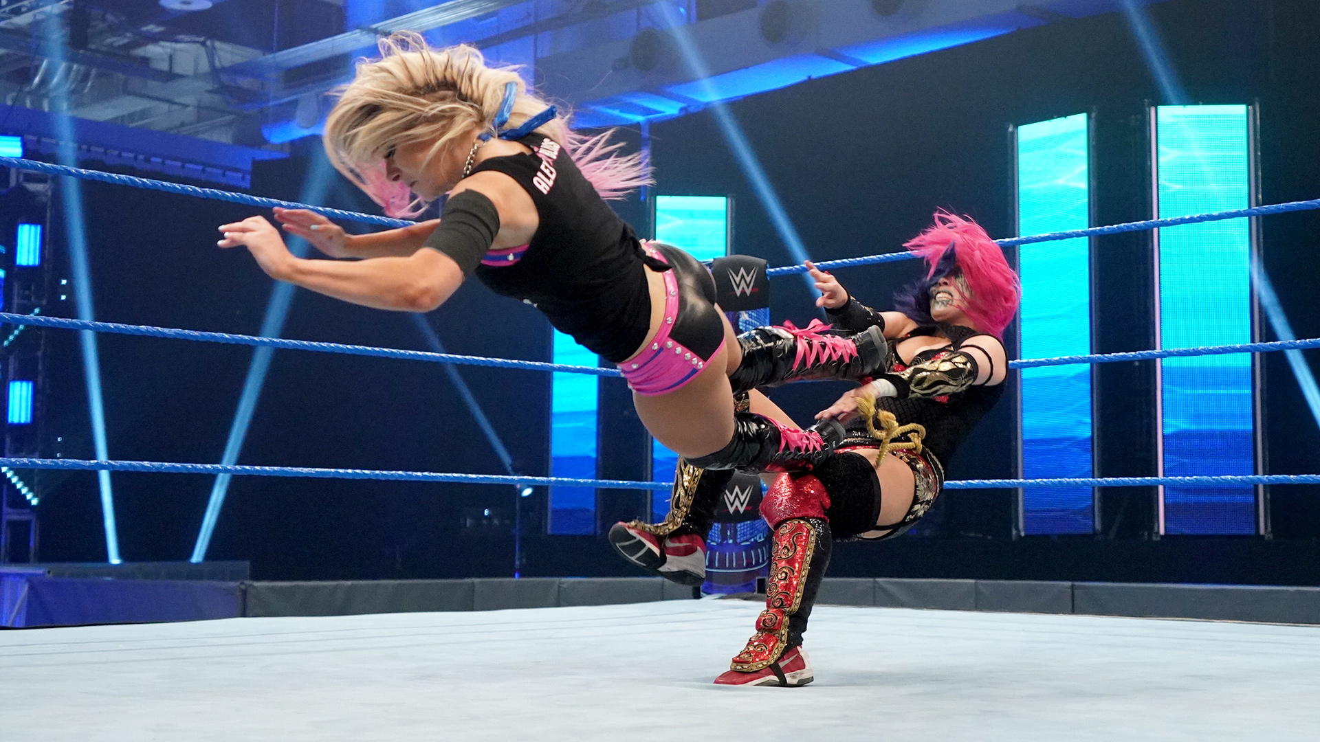 Alexa Bliss def. Asuka