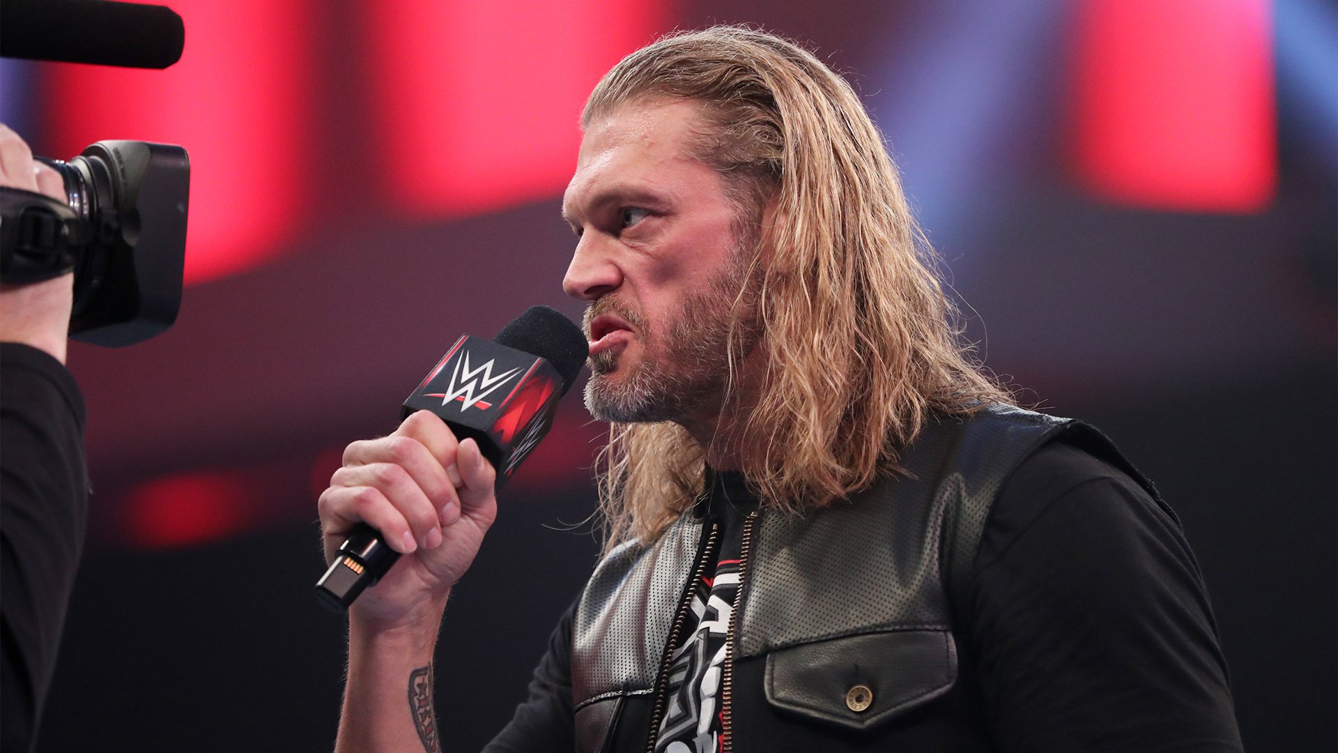 Edge challenged Randy Orton to a Last Man Standing Match at WrestleMania