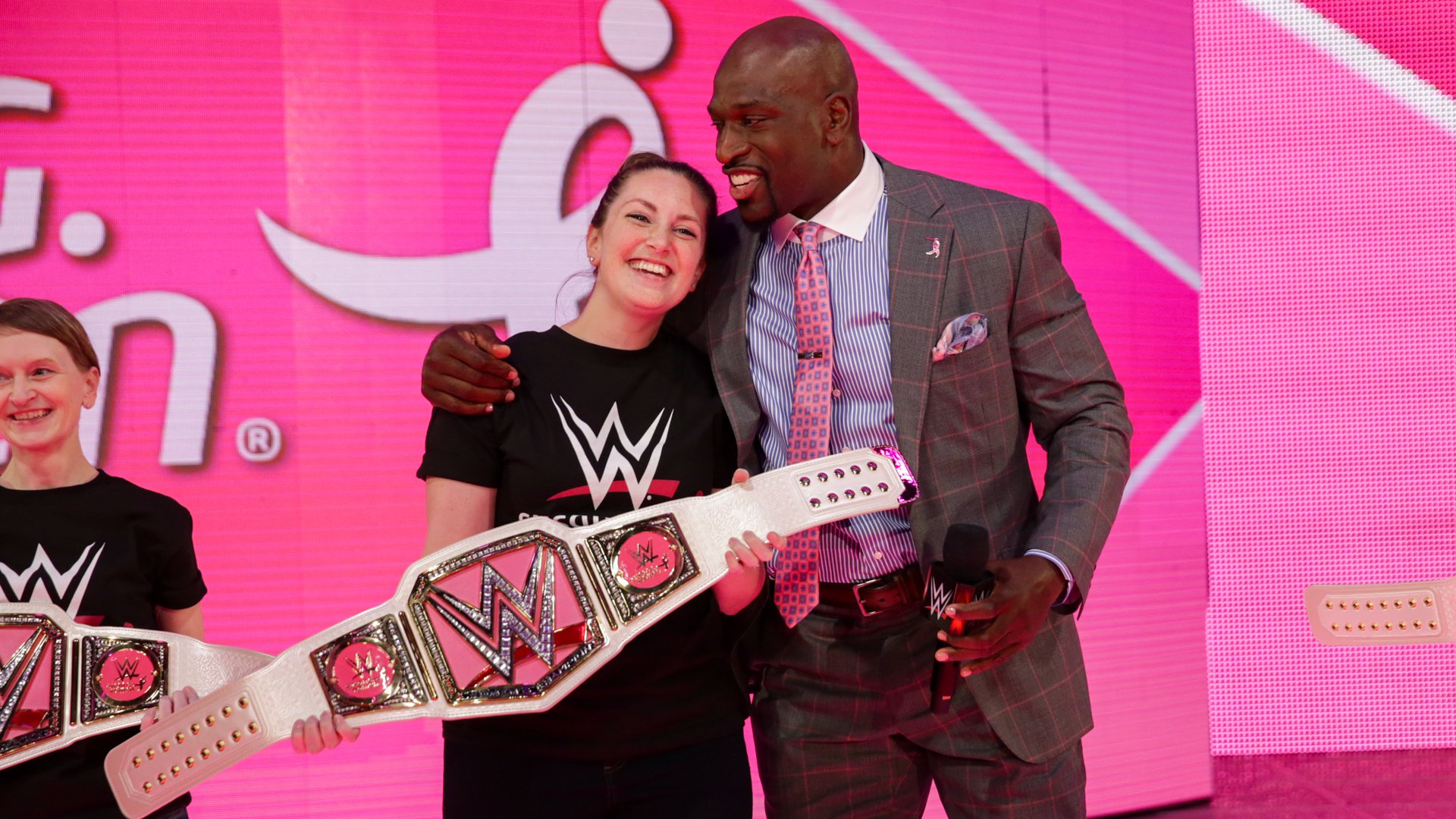 Titus O’Neil honored as a finalist for Muhammad Ali Sports Humanitarian of the Year