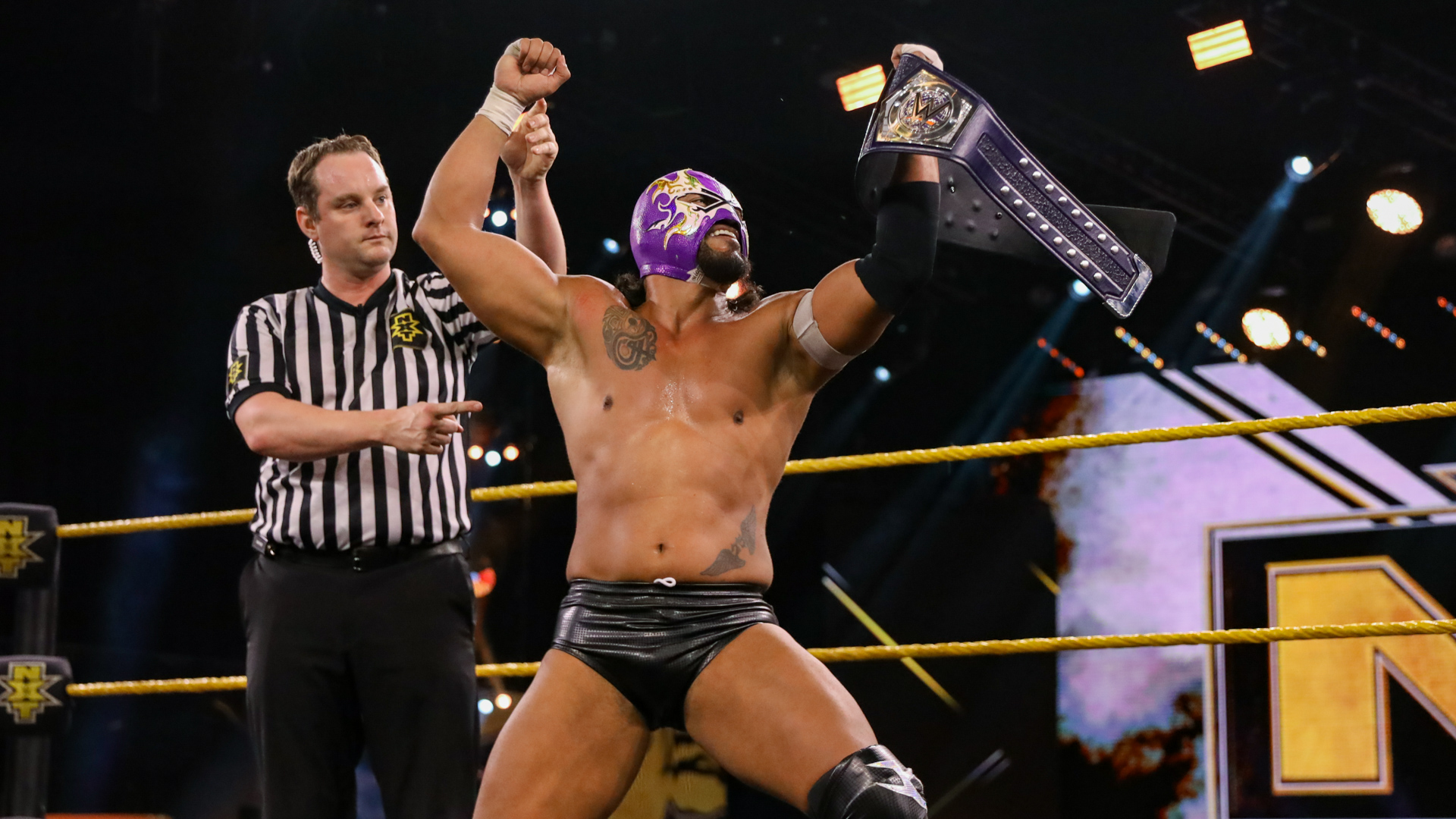 El Hijo del Fantasma’s mother inks new championship tribute