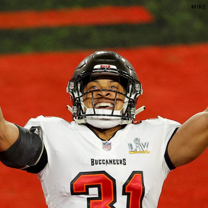 Tampa Bay Buccaneer Antoine Winfield Jr. sports the WWE Title during Super Bowl boat parade