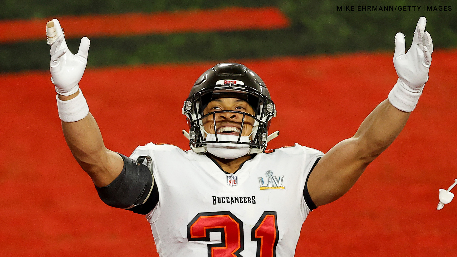 Tampa Bay Buccaneer Antoine Winfield Jr. sports the WWE Title during Super Bowl boat parade