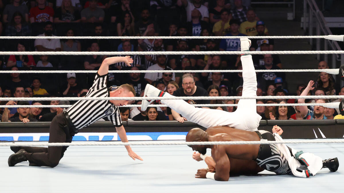 Giovanni Vinci gets a second try against Apollo Crews