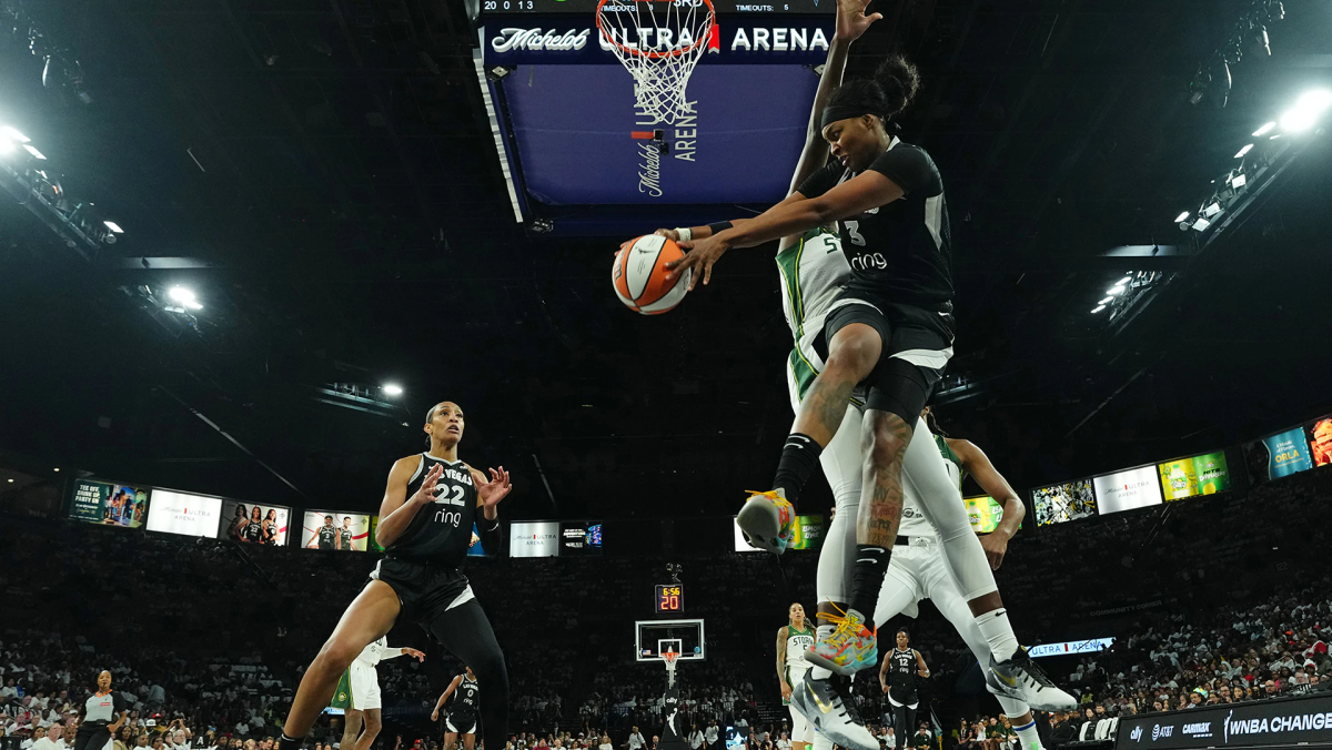 NaLyssa Smith and A'ja Wilson