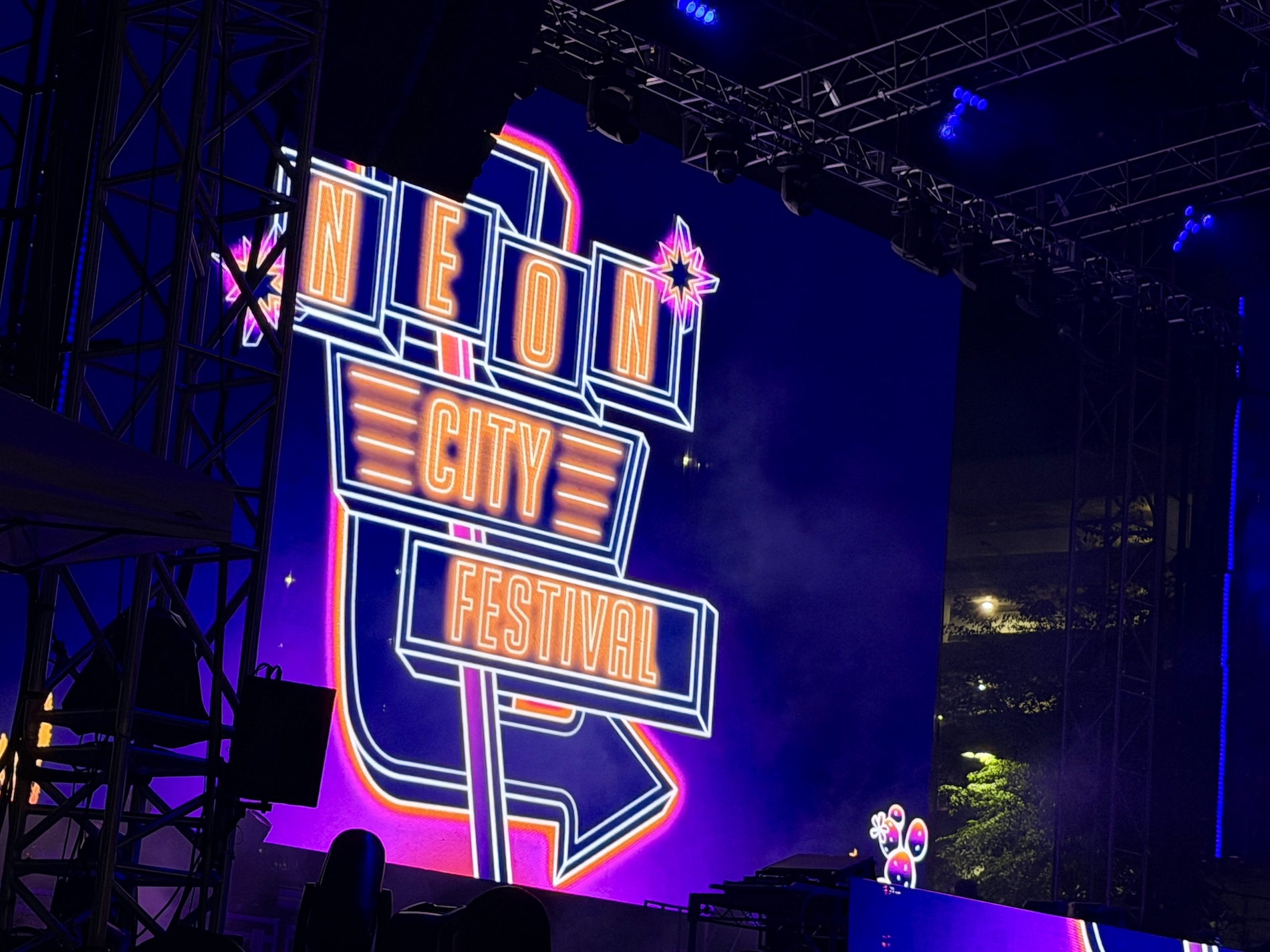 F1 Who? Escape Inside Neon City Festival in Las Vegas F1 Who? Escape Inside Neon City Festival in Las Vegas
