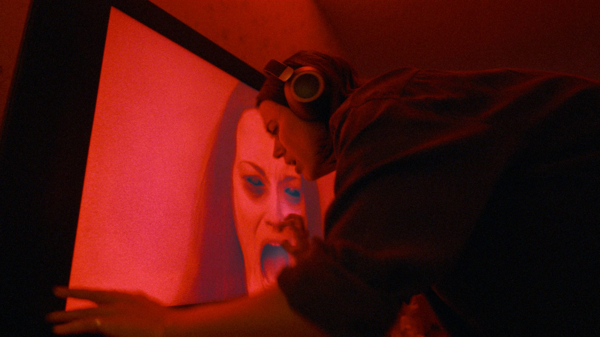 Undertone Review – A24’s Audio-Driven Horror Will Have You Questioning Every Sound